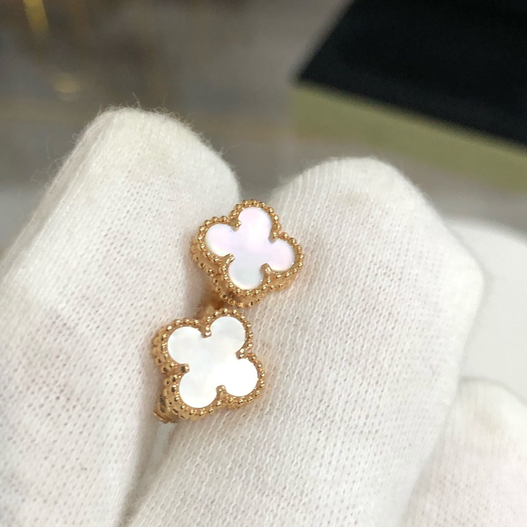 TimiCLOVER MINI GOLD EARRINGS