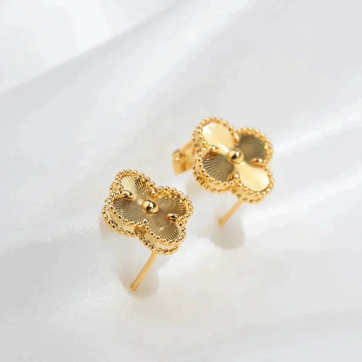 TimiCLOVER MEDIUM 1 MOTIFS LASER EARRINGS