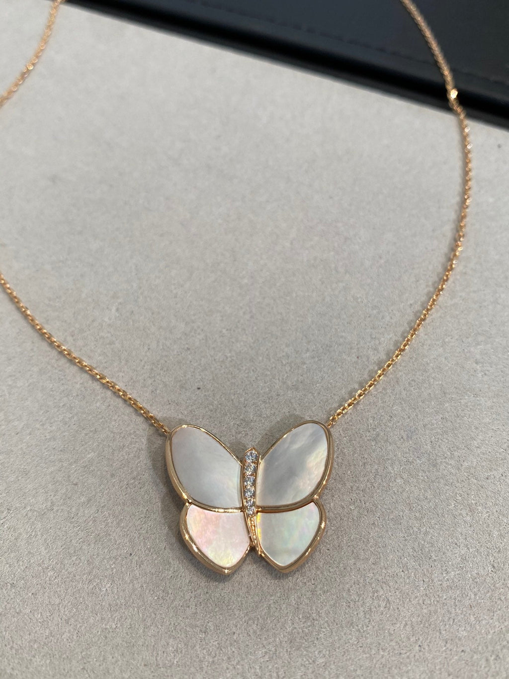 TimiBUTTERFLY GOLD MOP DIAMOND NECKLACE