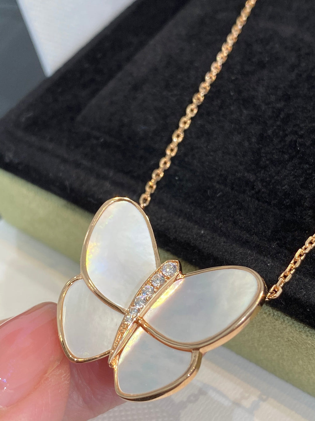TimiBUTTERFLY GOLD MOP DIAMOND NECKLACE