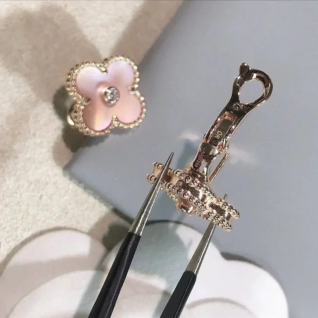 TimiCLOVER MEDIUM 1 MOTIFS  PINK MOP DIAMOND EARRINGS
