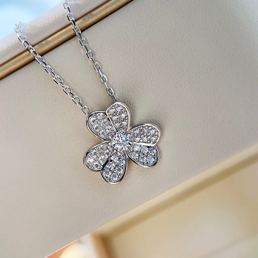 TimiCLOVER DIAMOND NECKLACE SILVER