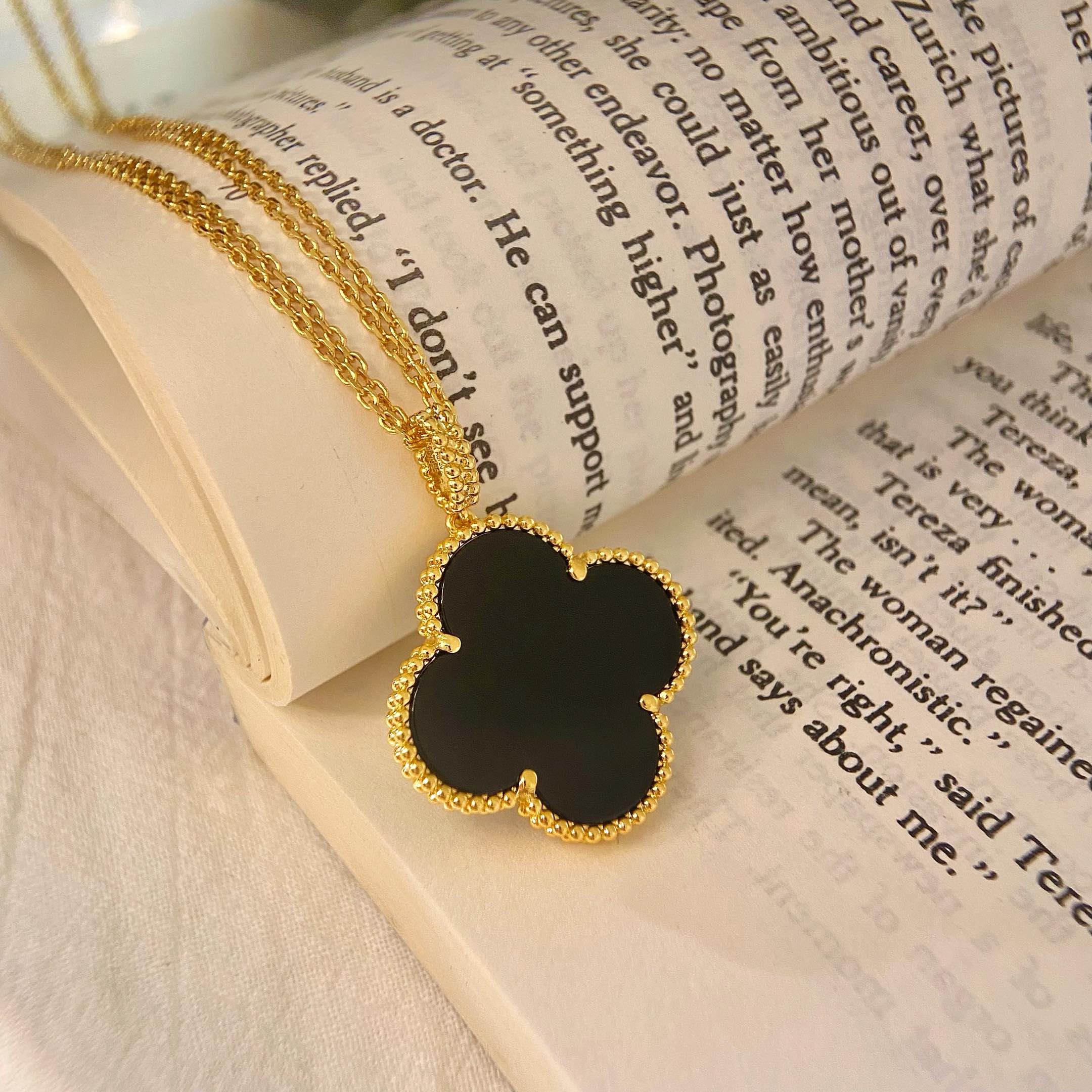 TimiCLOVER 25MM NECKLACE GOLD ONYX