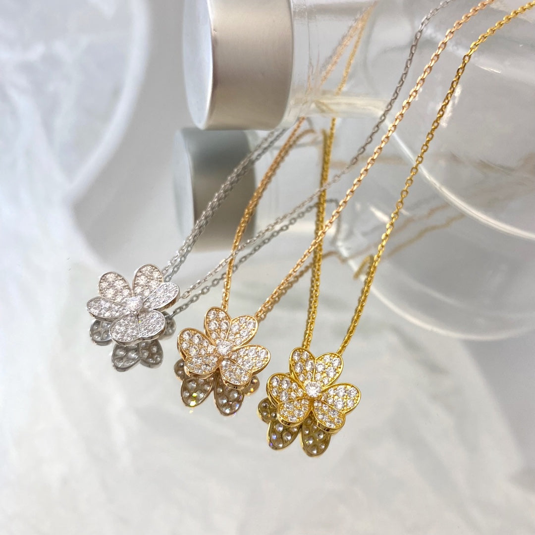 TimiFLOWER DIAMOND NECKLACE