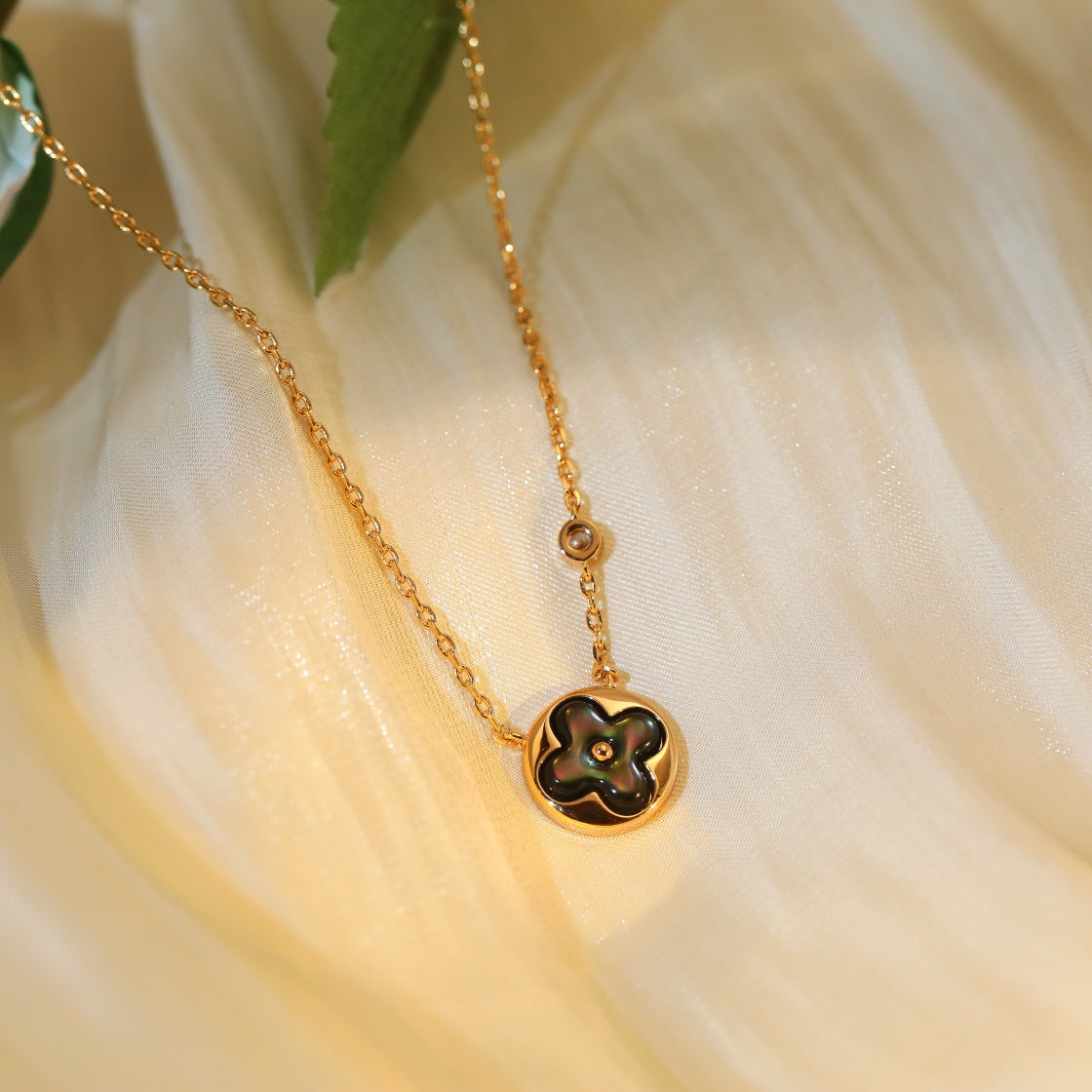 TimiSUN PEDANT PINK GOLD 1 DIAMOND NECKLACE