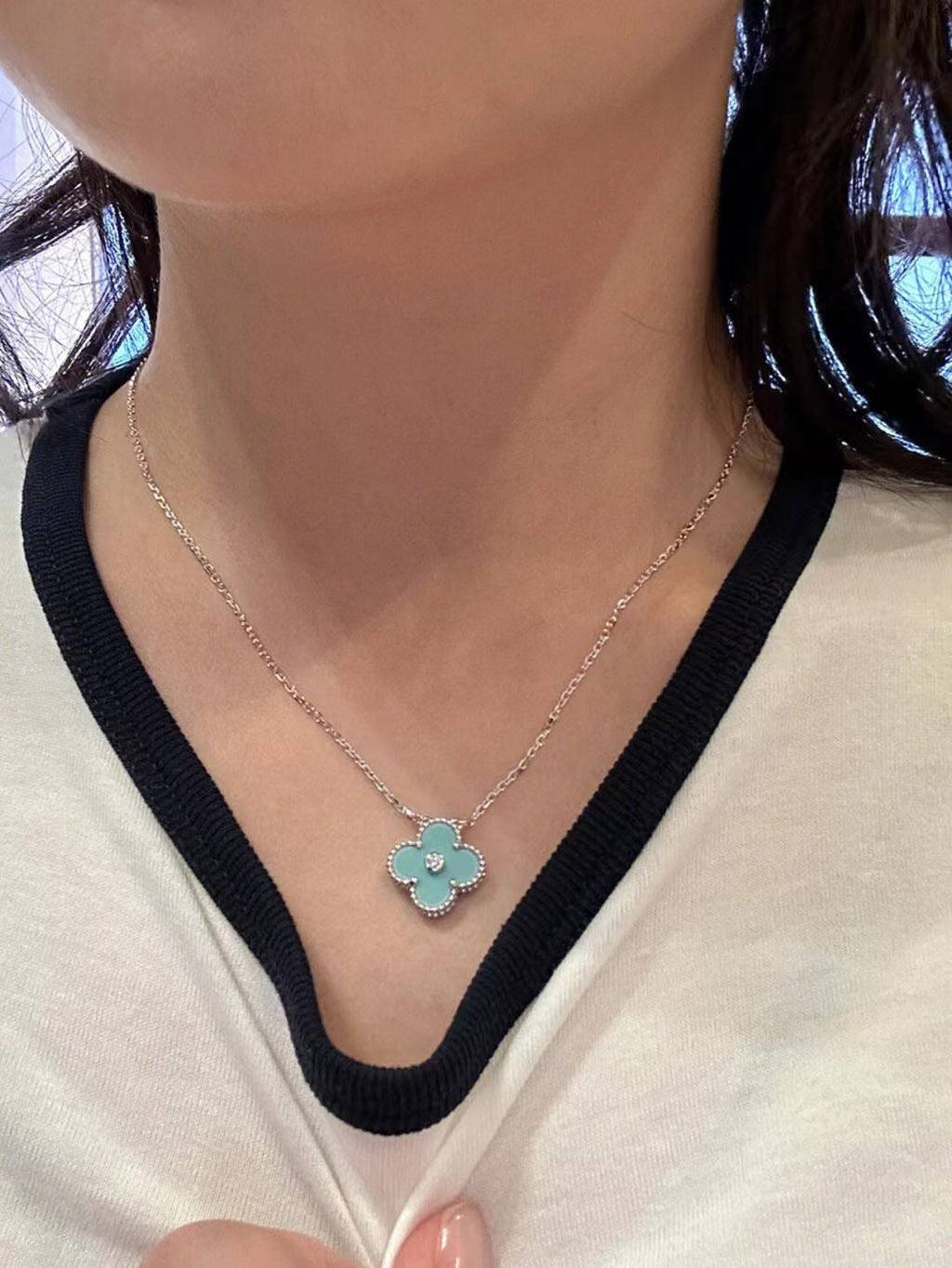 TimiCLOVER 1 DIAMOND LIGHT BLUE SILVER NECKLACE
