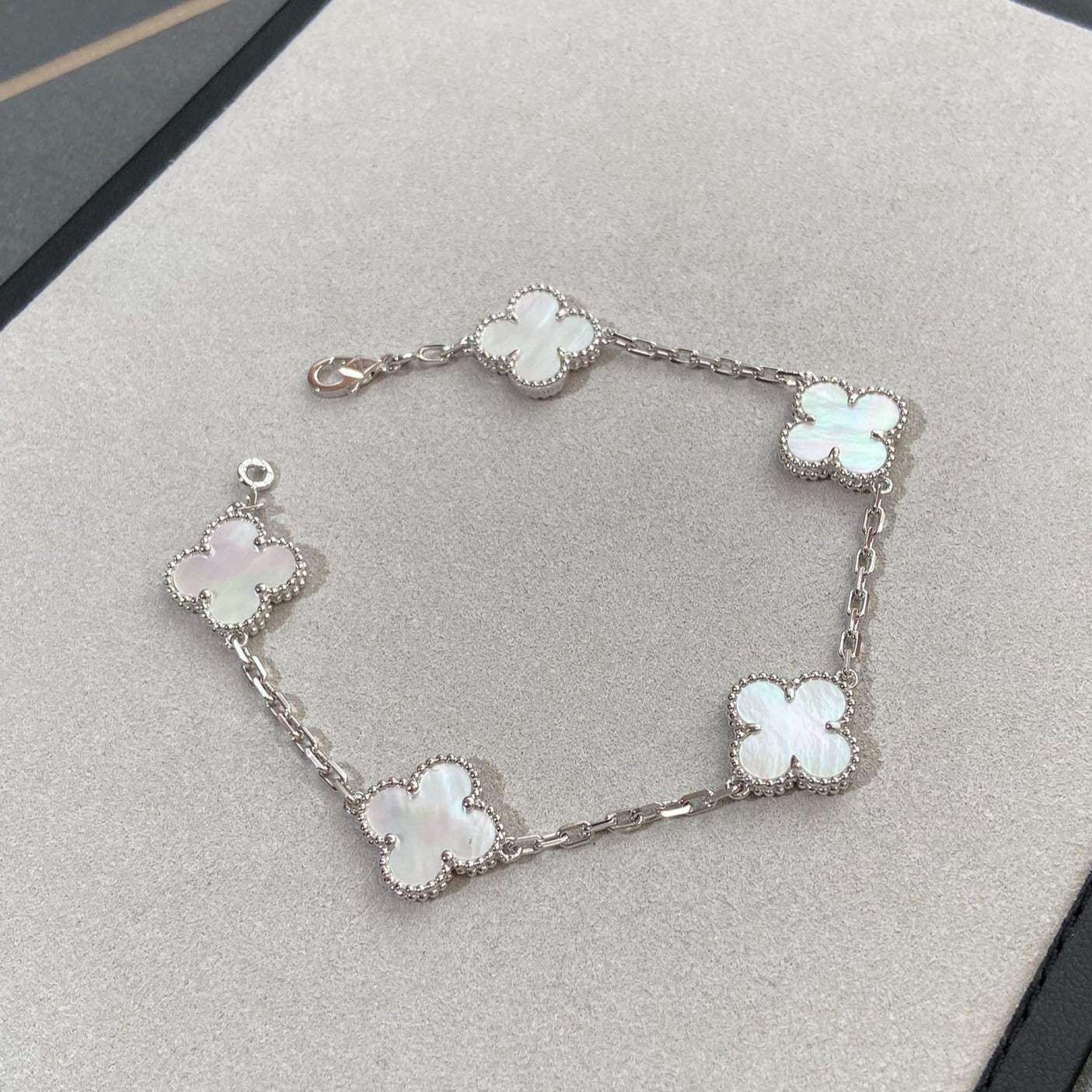 [Timi]New CLOVER WHITE PEARL MOP 5 MOTIF BRACELET COLLECTION
