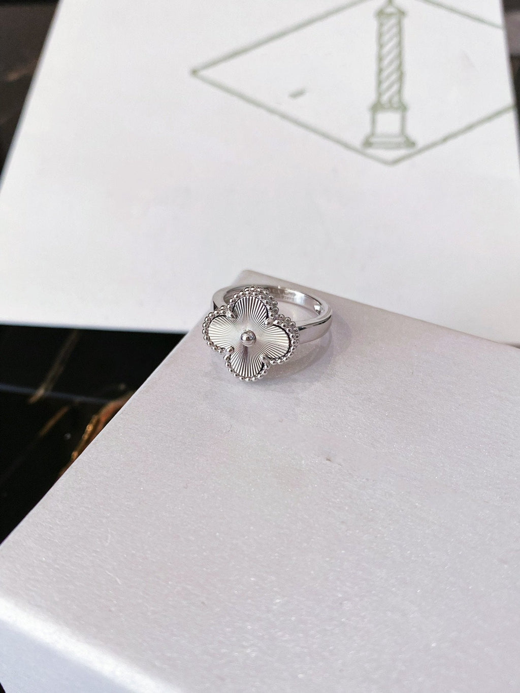 TimiCLOVER SILVER RING