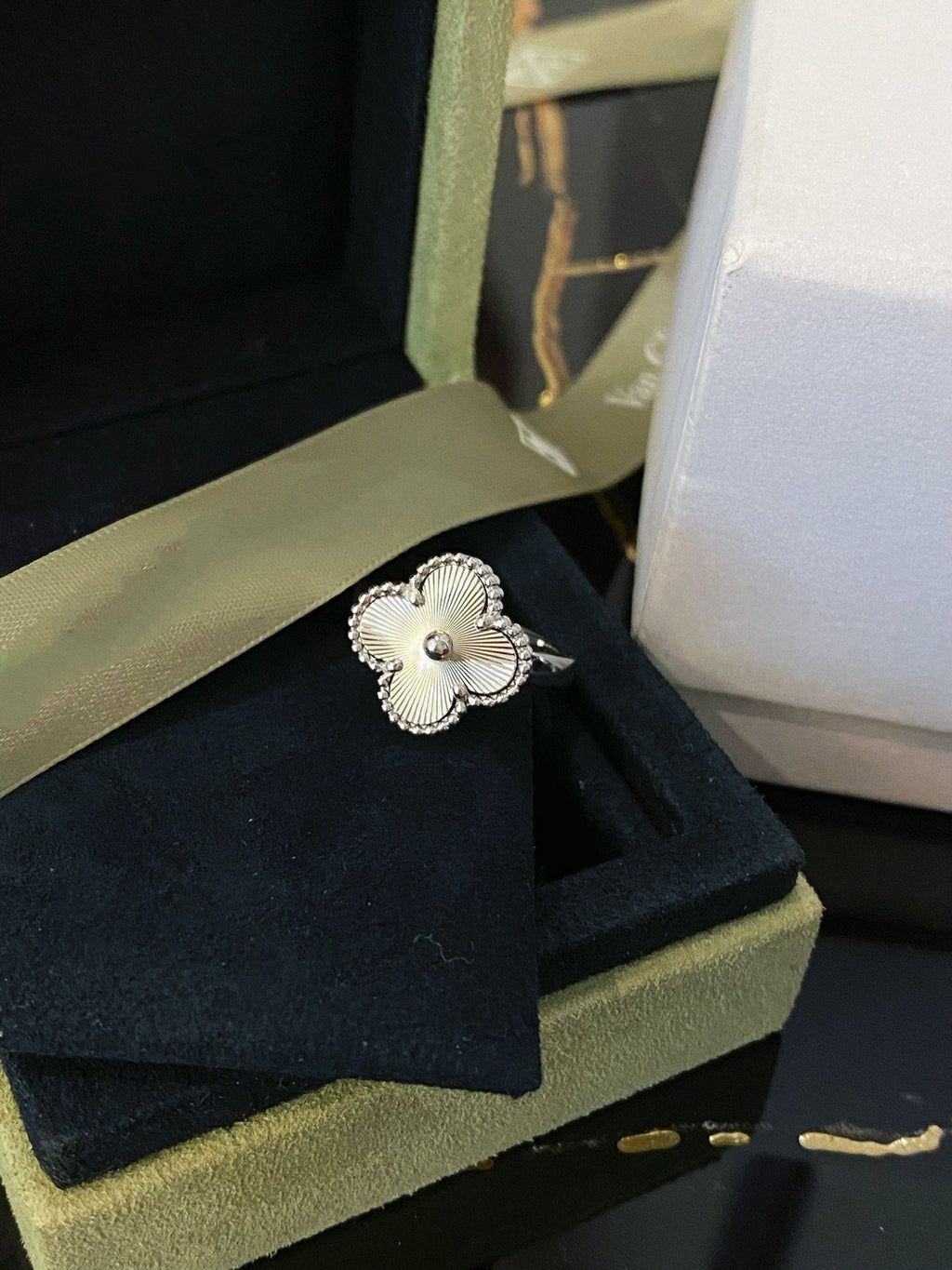 TimiCLOVER SILVER RING