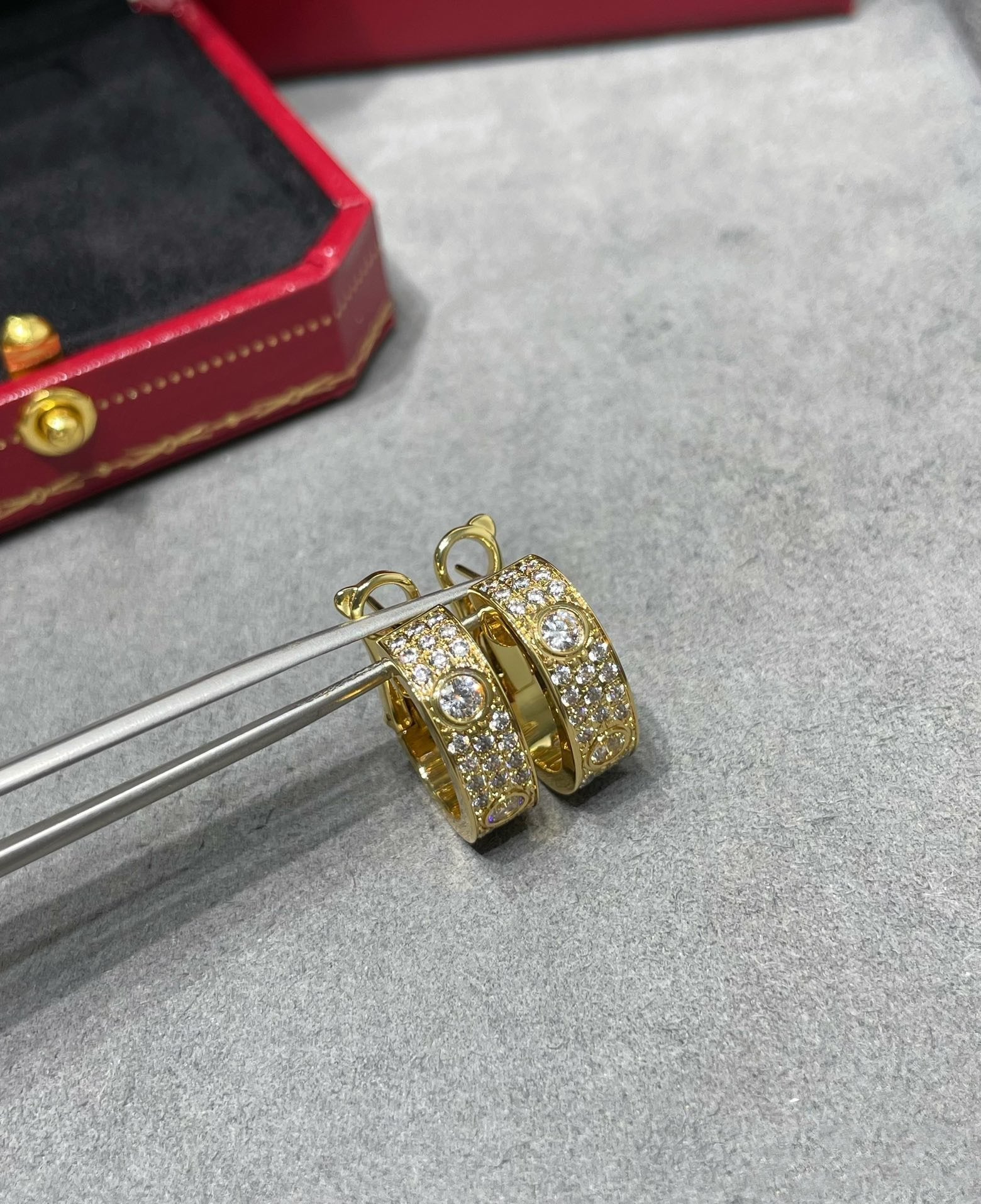 TimiLOVE 5.5MM DIAMOND PAVED EARRINGS