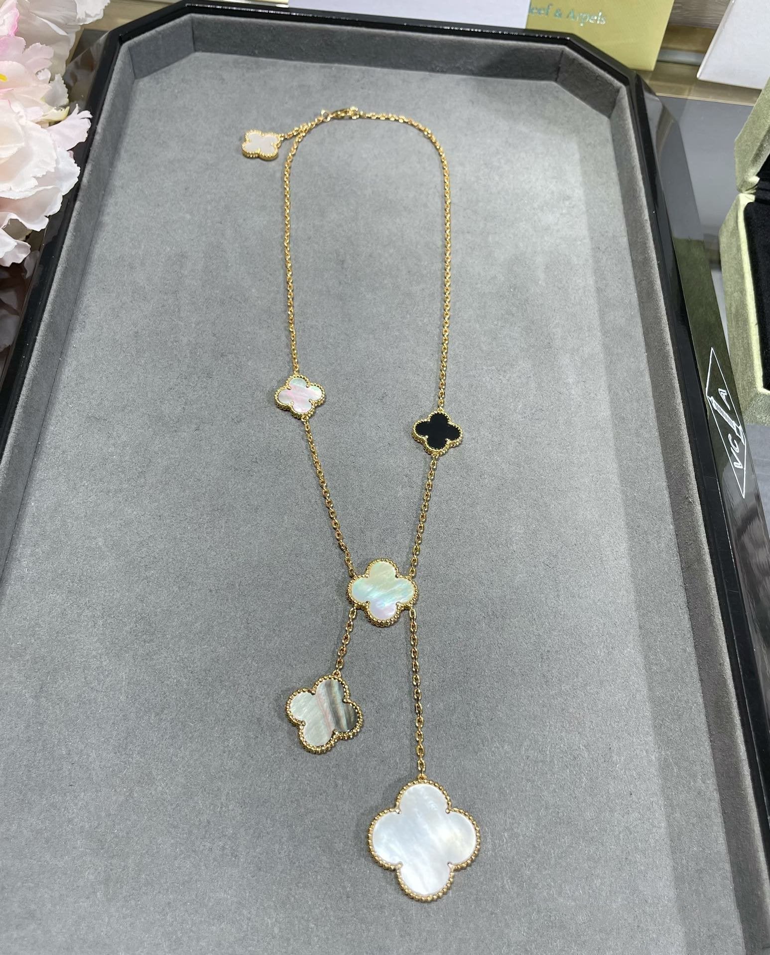 TimiCLOVER 6 MOTIF MOP ONYX GOLD NECKLACE