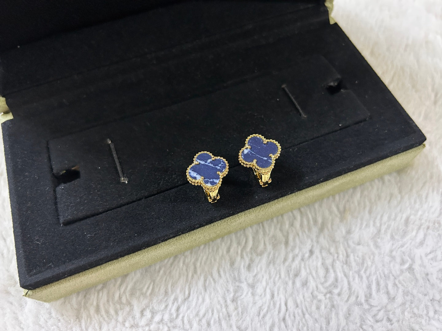 TimiCLOVER PIETERSITE MEDIUM STUD EARRINGS