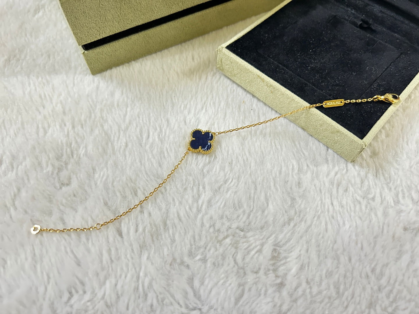 ¡®Timi¡¯CLOVER 1 MOTIF PIETERSITE BRACELET