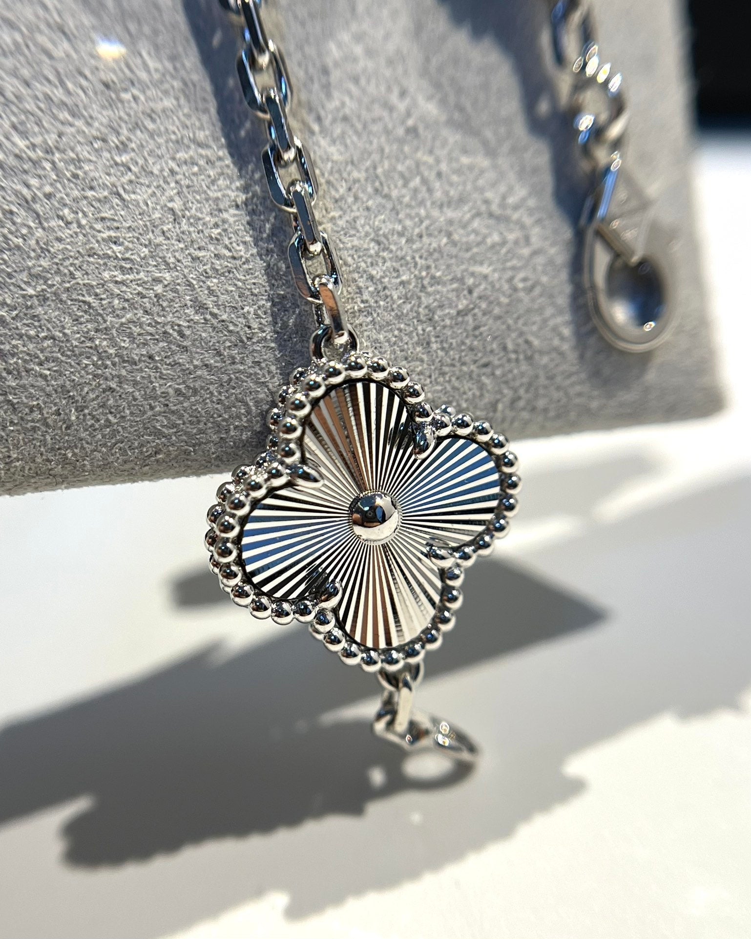 [Timi] CLOVER 5 MOTIF LASER BRACELET COLLECTION