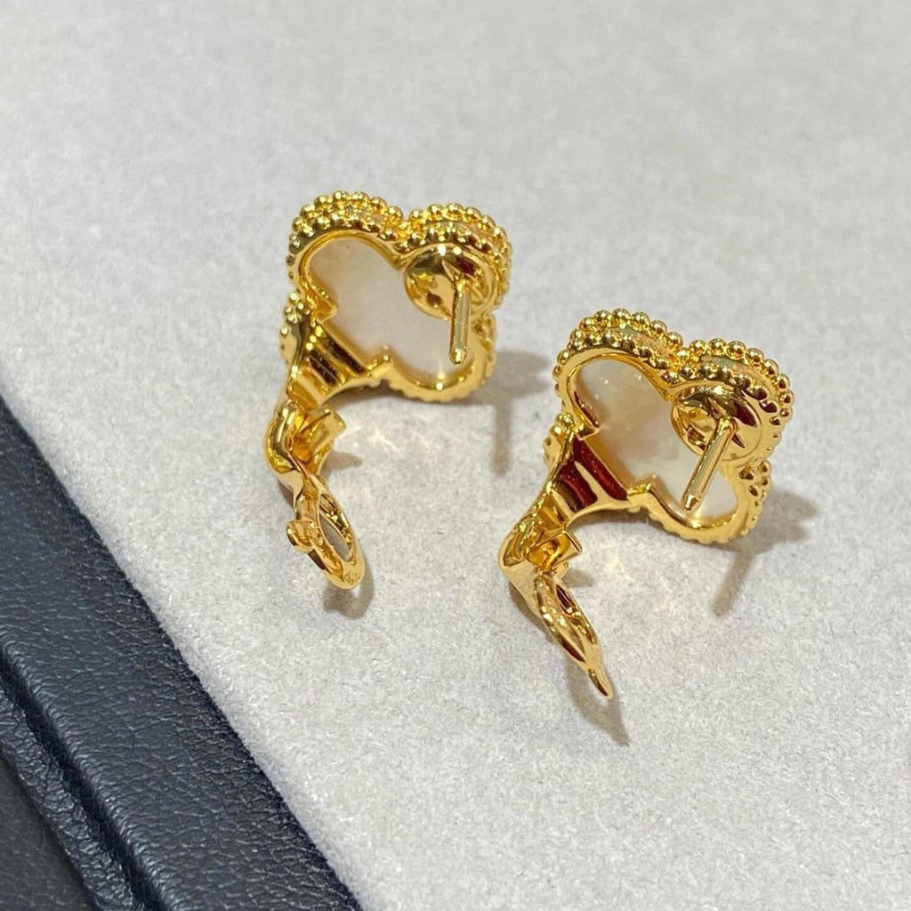 [Timi] CLOVER LARGE (20mm) 1 MOTIFS WHITE MOP STUD EARRINGS