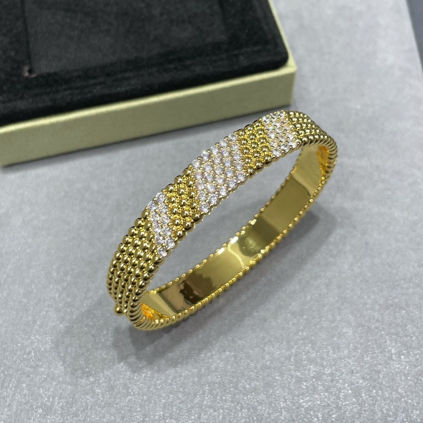 [Timi]  PERLEE DIAMOND BRACELET ,5-ROW DIAMOND-SET DESIGN