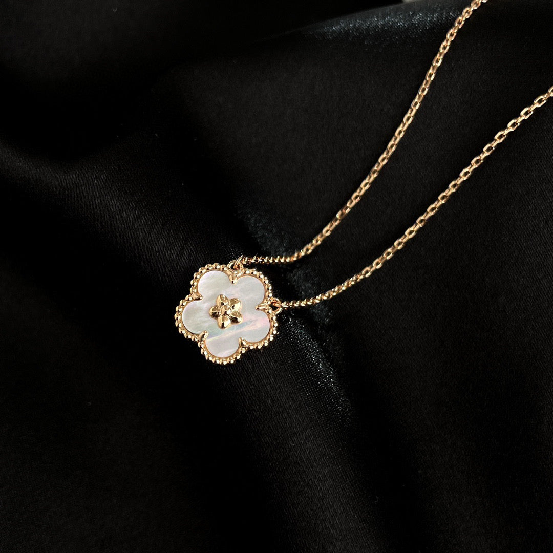 TimiLUCKY  WHITE MOP  PLUM BLOSSOM NECKLACE