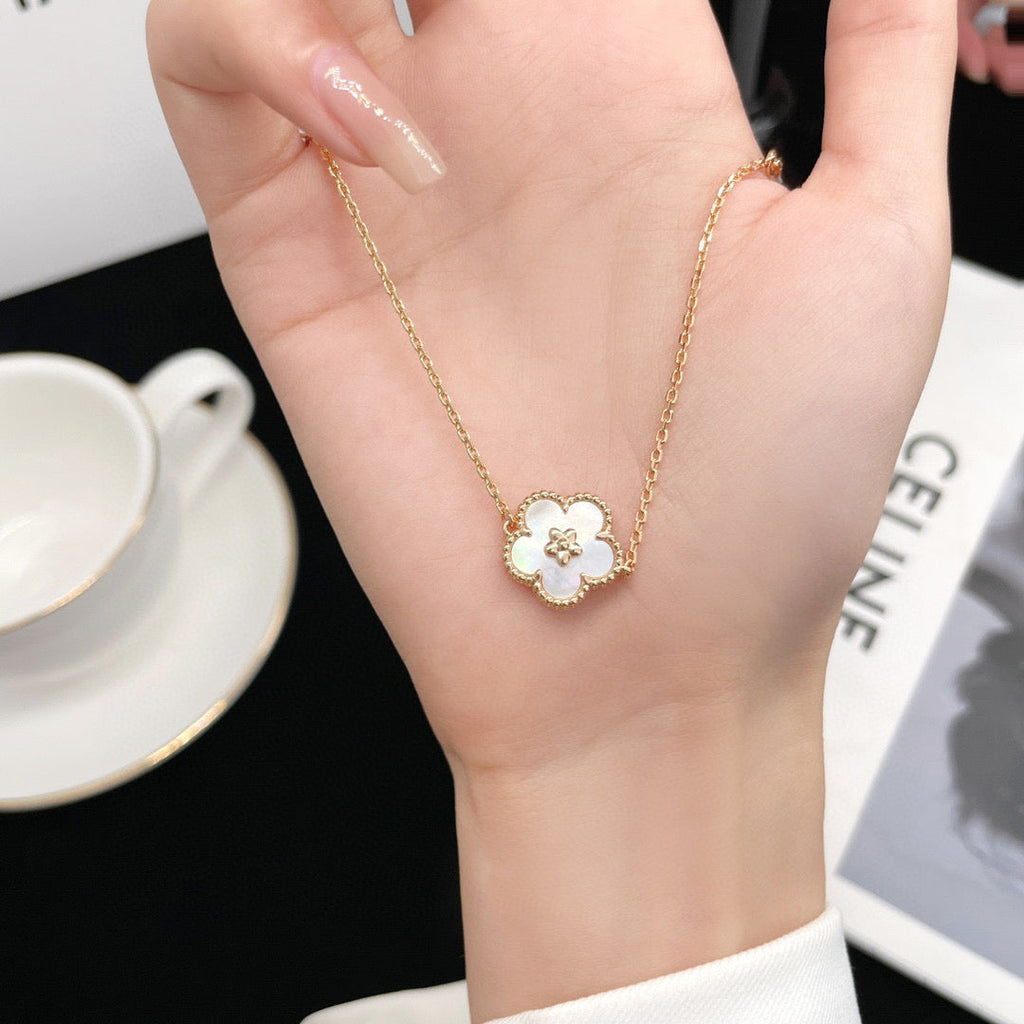 TimiLUCKY  WHITE MOP  PLUM BLOSSOM NECKLACE