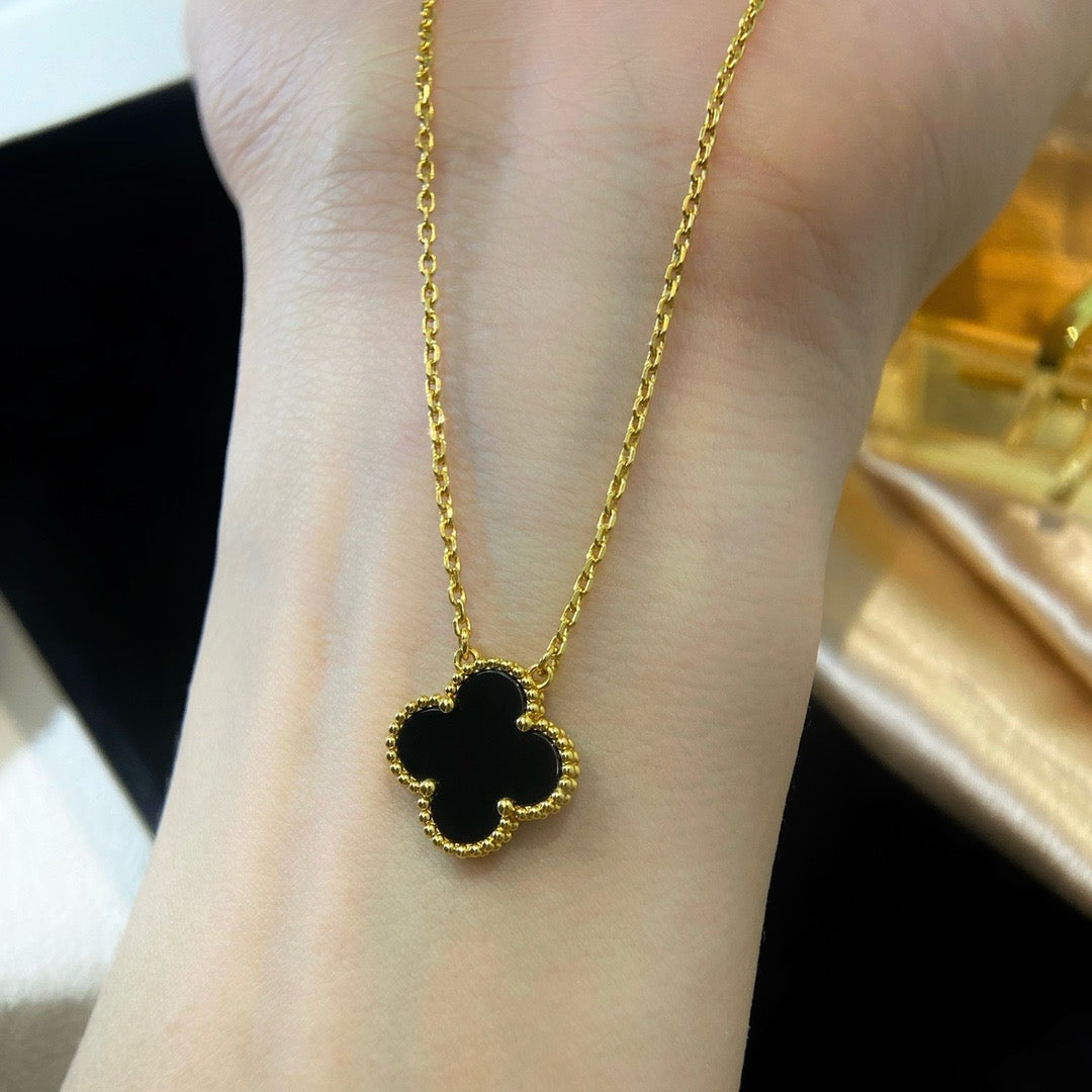 TimiCLOVER 15MM BLACK ONYX SINGLE FLOWER NECKLACE