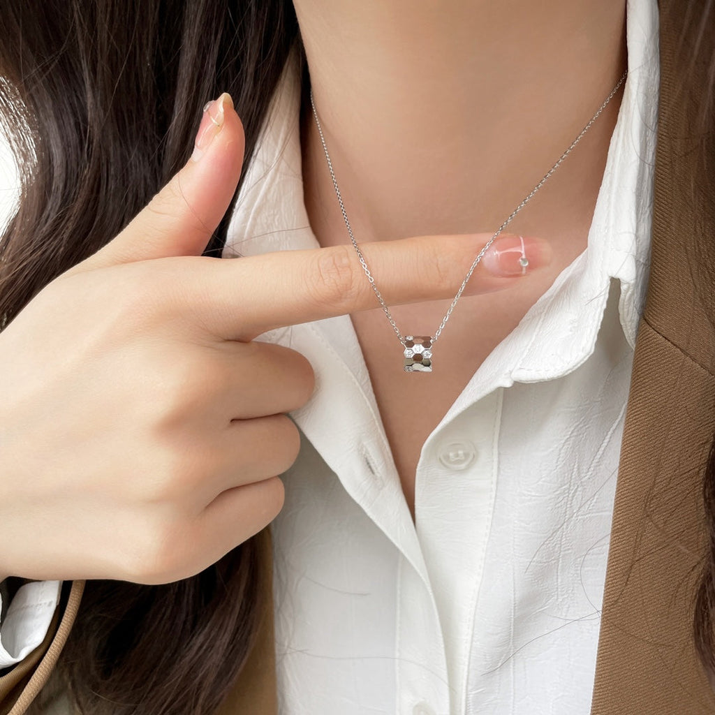 TimiBEE MINI PEDANT DIAMOND NECKLACE
