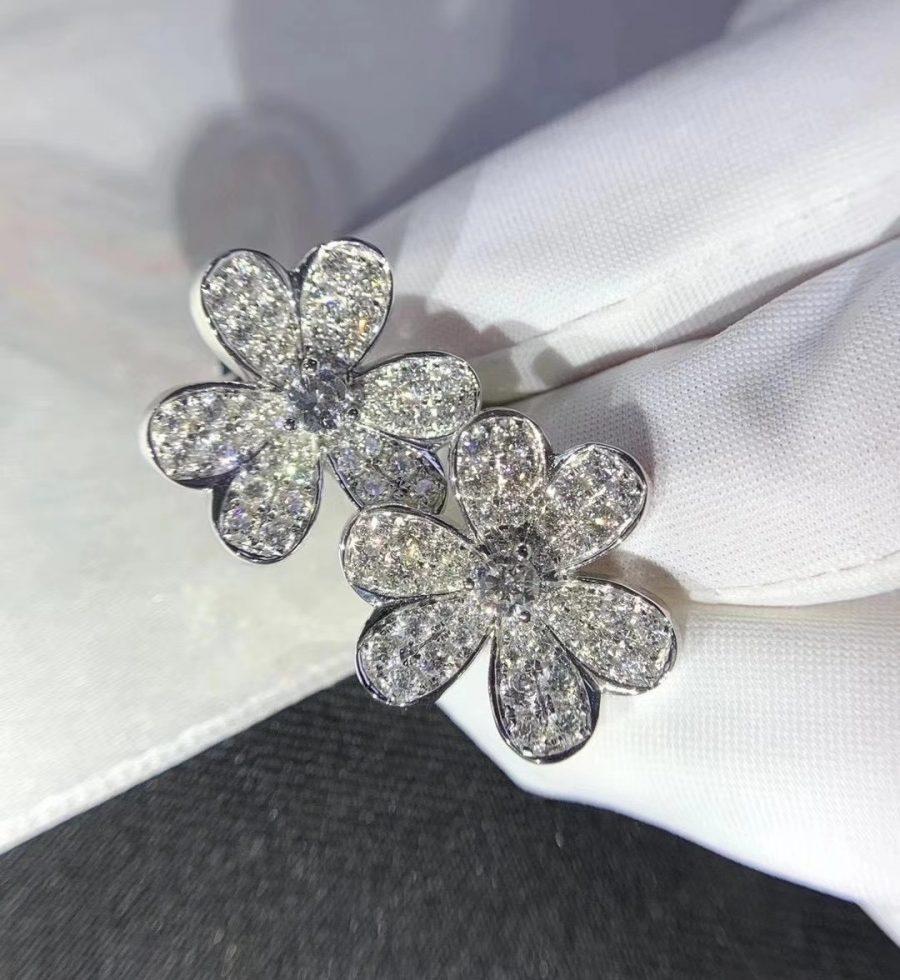 TimiFRIVOLE SILVER FLOWER DIAMOND EARRINGS