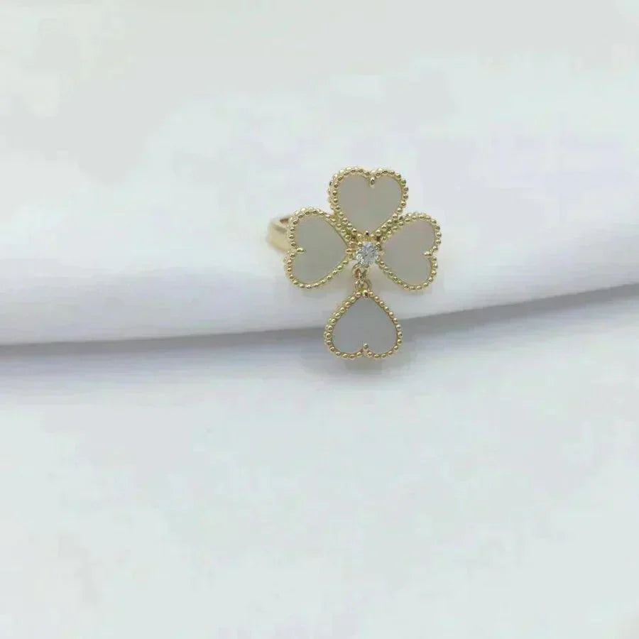 TimiSWEET CLOVER WHITE MOP RING